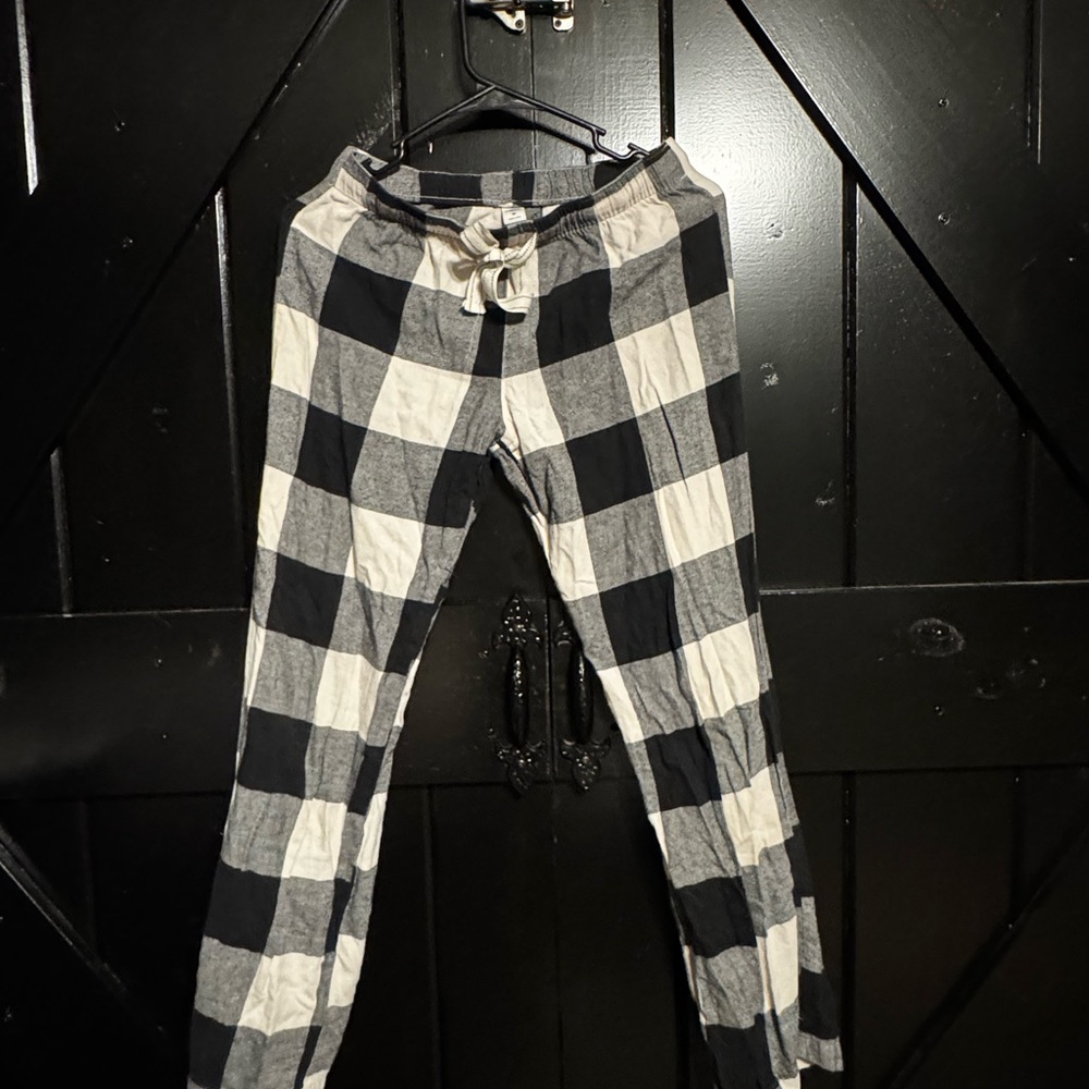 Old Navy Black and Cream Plaid Pants